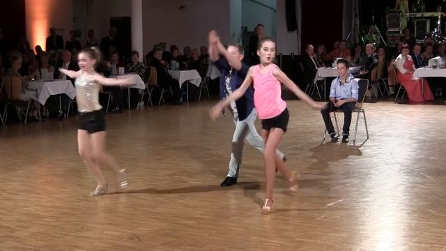 TKO-Juniors | "The Boy Does Nothing" [Jive] - Internationales Weihnachtstanzturnier 2013 смотреть онлайн