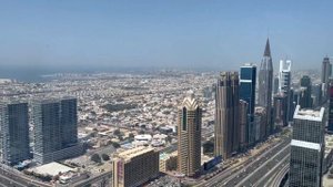 Прозрачная горка и прозрачный  пол на площадке Address Sky View в Дубае