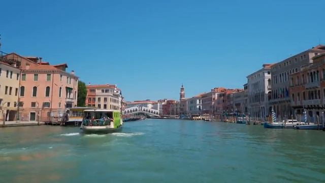 Venice, Italy Canal Tour - 4K 60fps with Captions