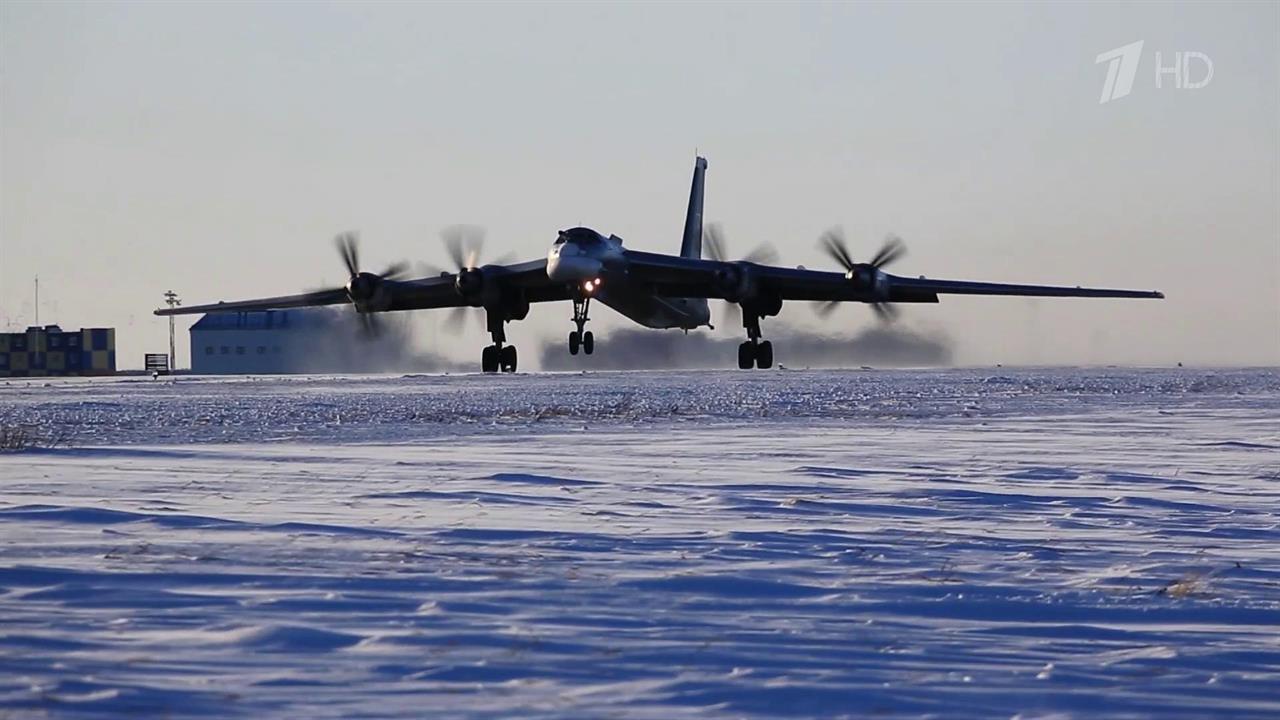В Минобороны показали кадры планового полета страт...кетоносцев Ту-95МС, входящие в "ядерную триаду"
