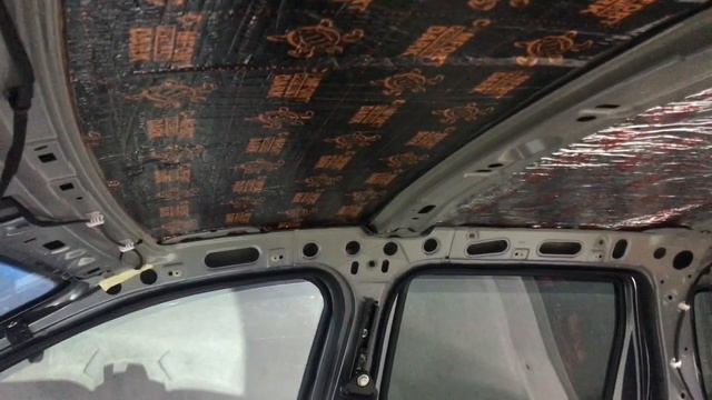 Renault DUSTER установка хорошей шумоизоляции, в работе использовали шви материалы COMFORTMAT