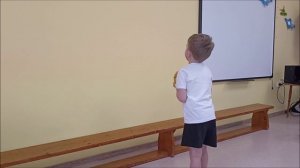 поиграй с ребенком в мяч