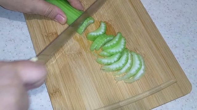 БЫСТРЫЙ ПОСТНЫЙ САЛАТ ИЗ ДАЙКОНА И ОГУРЦА