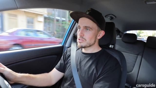 Toyota Yaris vs Mazda 2 vs VW Polo vs Hyundai Accent 2019: city car comparison review смотреть онлайн