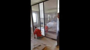 Установка раздвижной перегородки в ЖК Азия Престиж #раздвижныеперегородки #перегородкиLoft