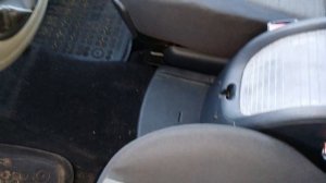 Где находится разъём obd2 Renault scenic 2