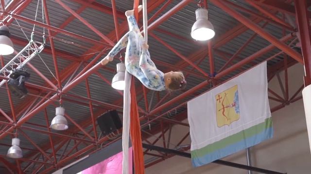 Воздушные полотна Кира Набатова дети 10-13 лет
