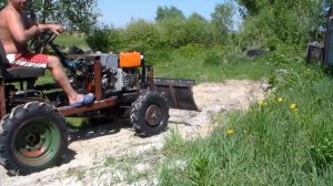 Разравнивание песка минитрактором