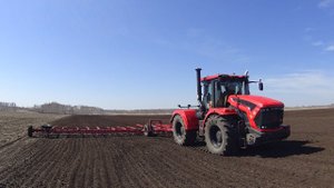 Трактор К 742 Мст и К 742 ст. Выехали на боронование! (Сезон 2021)