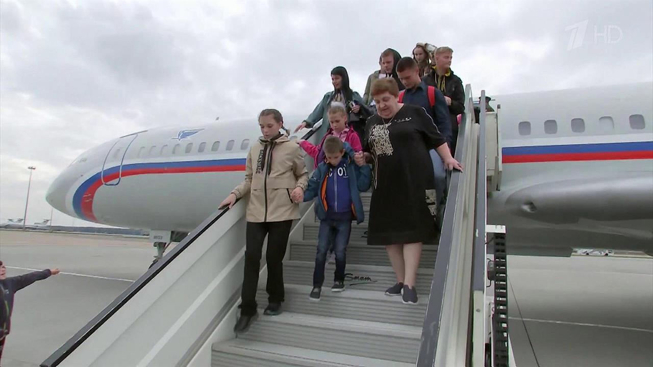 Семьи из 13 регионов России берут под опеку более ста детей-сирот из Донбасса