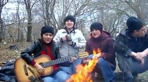 девчонки поют по-татарски.AVI