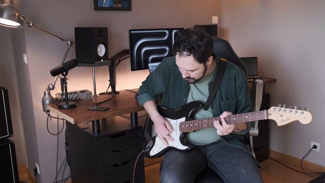 Fender Sub-Sonic Baritone Stratocaster USA смотреть онлайн