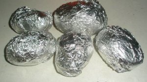 Печеная картошка в духовке в фольге с чесночной начинкой