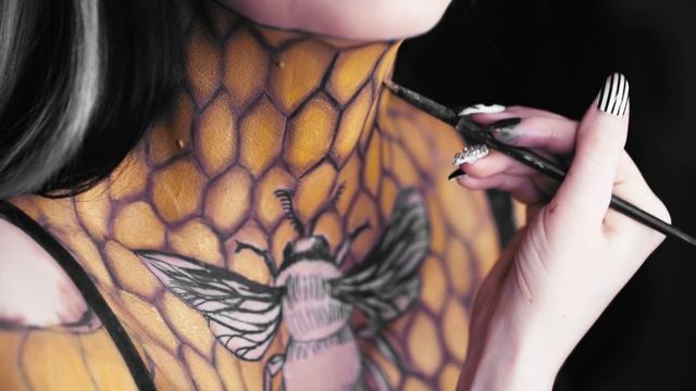 QUEEN BEE - Bienenkönigin || NYX FACE AWARDS 2019 смотреть онлайн