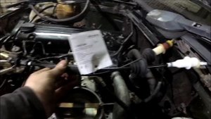 Мерседес W201 190 2.0 M102 - Замена троса газа.