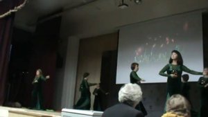 ЙОШКАР-ОЛА. ТАНЦУЮТ ПЕНСИОНЕРЫ.