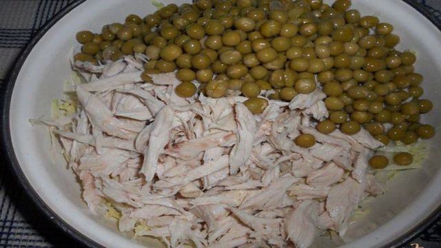 Легкий салат с курочкой и пекинской капустой