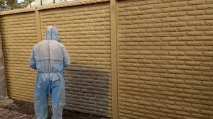 Безвоздушная покраска бетонного забора