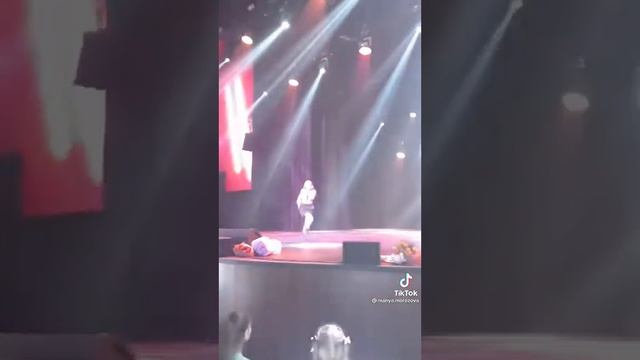 Милана Хаметова трек пришли мне воздушный поцелуй ? смотреть онлайн