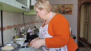 Купила рыбы. Пирожки с луком и яйцом приготовила на обед