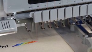 Вышивальная машина Brother PR-1000e в работе