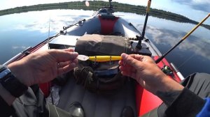 Рыбалка на щуку и окуня в жару. Спиннинг с лодки на озере