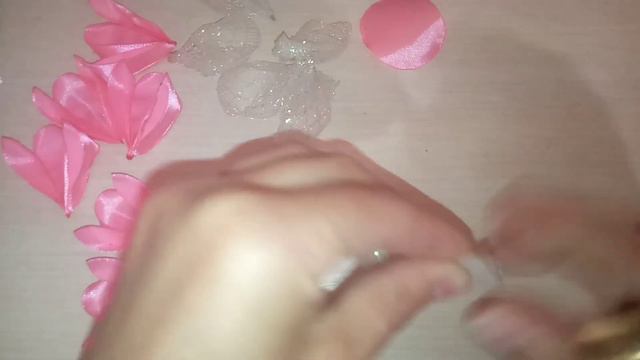 Нежный цветок Канзаши МК/サテンリボンの花\ Flower of satin ribbons МК bloemen kanzachi linten DIY/decoratio смотреть онлайн