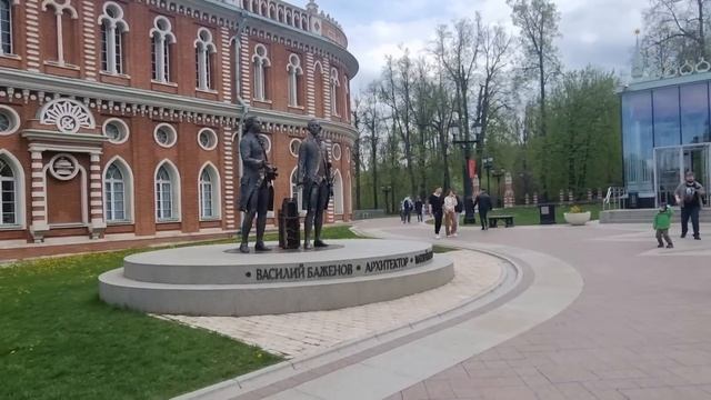 Парк Царицыно И Почему Женщины такие переменчивые...А вам какой вариант дворца понравился больше? смотреть онлайн