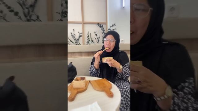 SEHARIAN MAKAN SERBA TIRAMISU