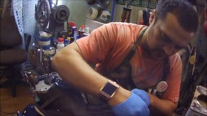 Замена молнии на сумке.