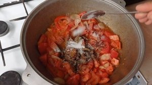 Томатный суп с курицей и овощами