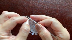 Украшение для новогодней ёлки крючком - веночек