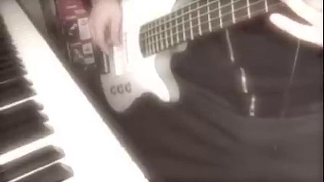 Me playing Merry Christmas Mr. Lawrence (Cover: by bass, guitar and keyboards overdubbed) смотреть онлайн