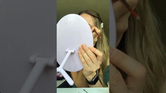 Как покрасить брови дома