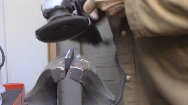 Blacksmithing for Beginners - Making a Welding Vise смотреть онлайн