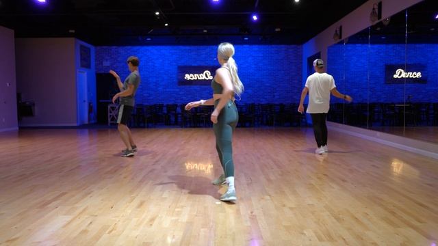 15 Minute Dance Workout - Nightclub Two Step, Salsa, WC Swing, Samba & Rumba | Easy To Follow Along смотреть онлайн