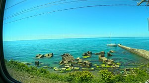 ВДОЛЬ ЧЕРНОГО МОРЯ 2024 НА ПОЕЗДЕ. ТУАПСЕ-СОЧИ ВИД ИЗ ОКНА весь путь.