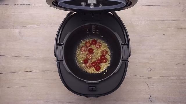 AutoCook: Яйца с авокадо и чери домати смотреть онлайн