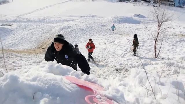VLOG: НА САНКАХ! ЗИМА смотреть онлайн