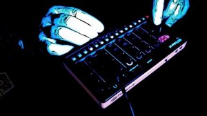 Roland T8 Beat Machine - First Contact - (Stand Alone)