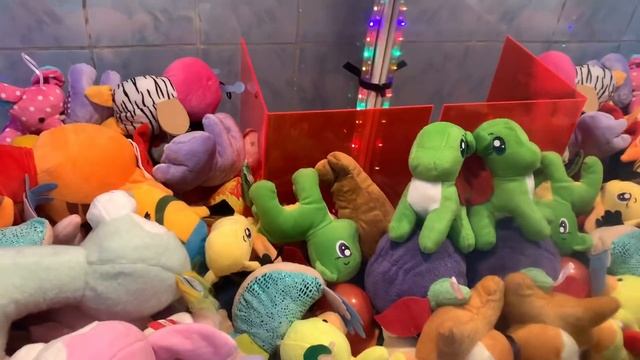 ИГРАЮ НА 50 рублей в АППАРАТЕ С ИГРУШКАМИ смотреть онлайн