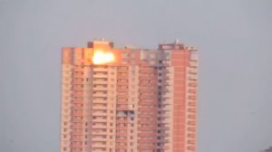 27.07.14 Луганск, снаряд попал в многоэтажку новостройку