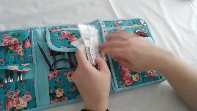 ВЯЗАЛЬНЫЙ ВЛОГ : что влезает в органайзер? почти джемпер и совсем платье / обзор швейной машины смотреть онлайн