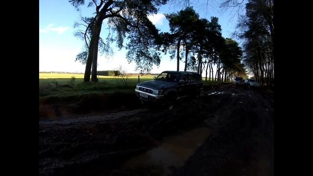 Toyota Hilux Surf 130, Jeep Grand Cherokee and Mitsubishi Shogun off road смотреть онлайн