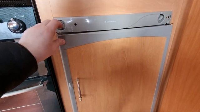 Обзор 2х осного Английского Прицеп Дача Караван Трейлер Compass Rallye 634, 2002 г.в, без пробега смотреть онлайн