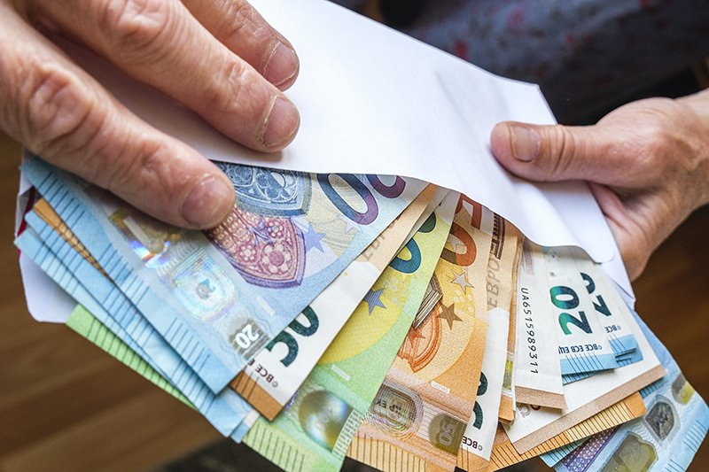 В Москве задержали мужчину, который подобрал конверт с крупной суммой / Город новостей на ТВЦ