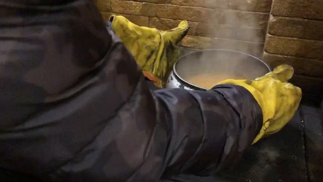 Суп квасолевий по-верховинськи на дров‘яні плиті. смотреть онлайн