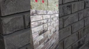 Кладка кирпича ручной формовки на цветную кладочную смесь