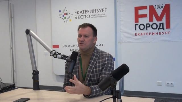 Стаканчик кофе, смартфон и житейское видео. смотреть онлайн