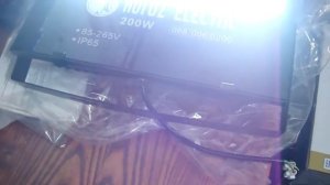 Промышленный LED прожектор 200W, испытания.